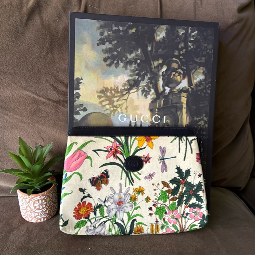 Gucci Flora Canvas Leather Trim Zipper Pouch With Large Gucci Box